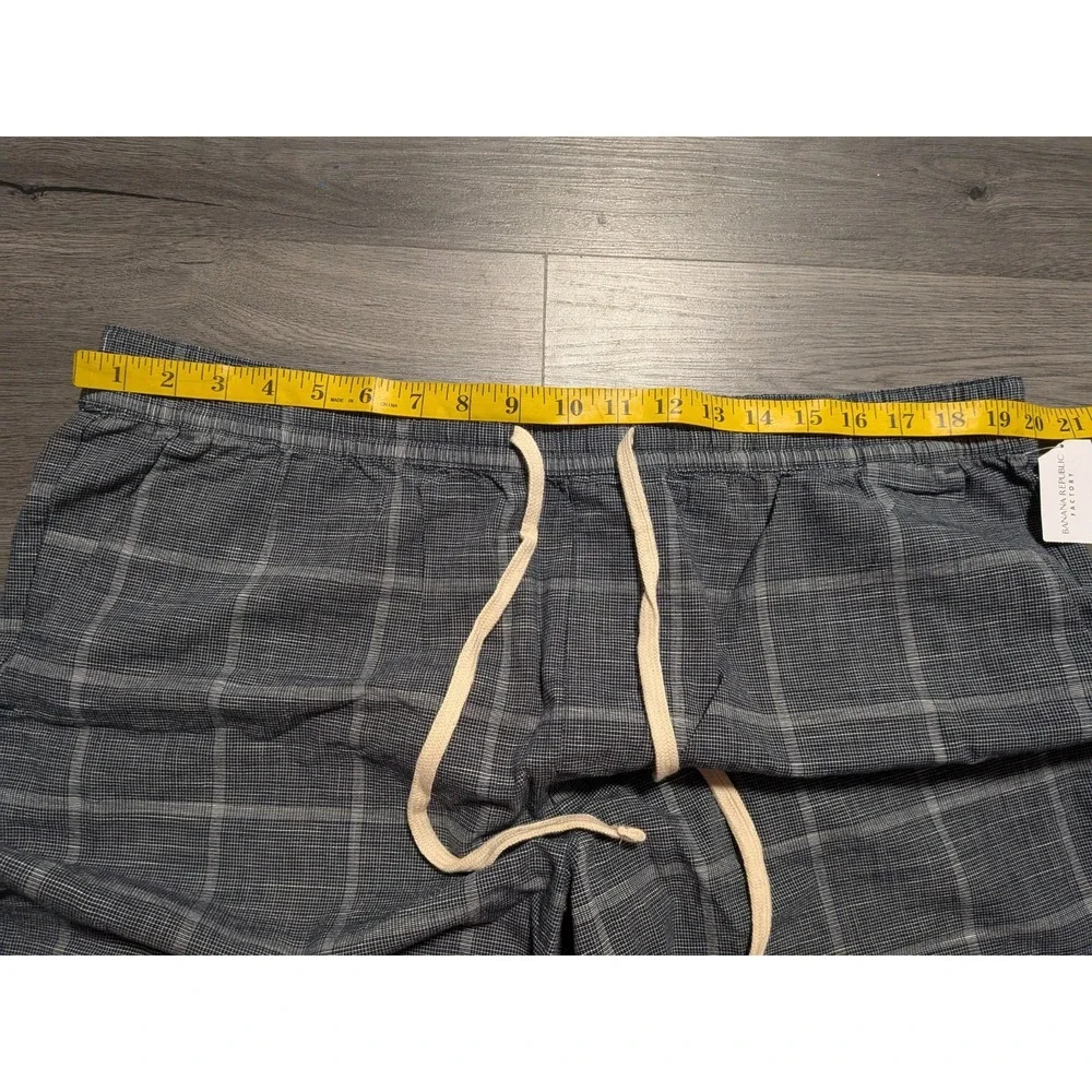NWT Banana Republic Men's Dark Gray Window Pane Plaid‎ Deck Short Size XL 40x8